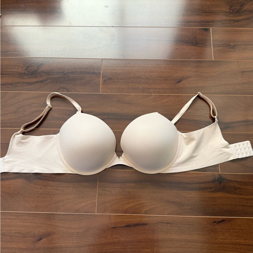 Victoria's Secret Cream T-Shirt Bra with Molded Cups